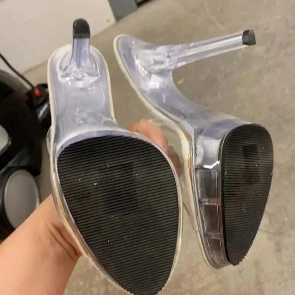 Clear  heels - Picture 6 of 7
